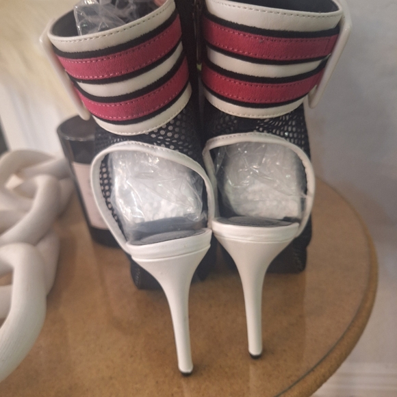 Net booties - Picture 3 of 4